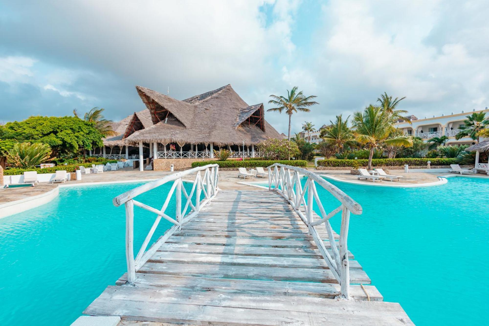 Twiga Beach Resort ワタム エクステリア 写真