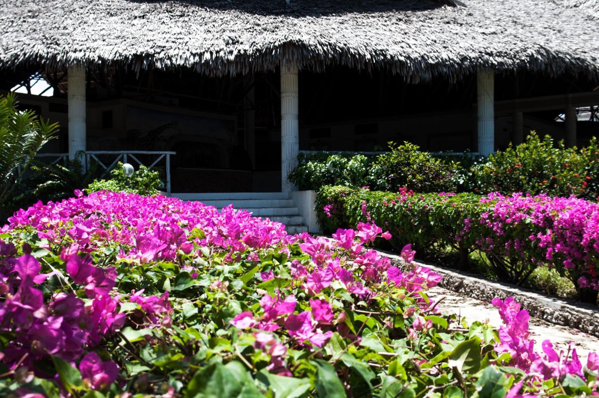 Twiga Beach Resort ワタム エクステリア 写真