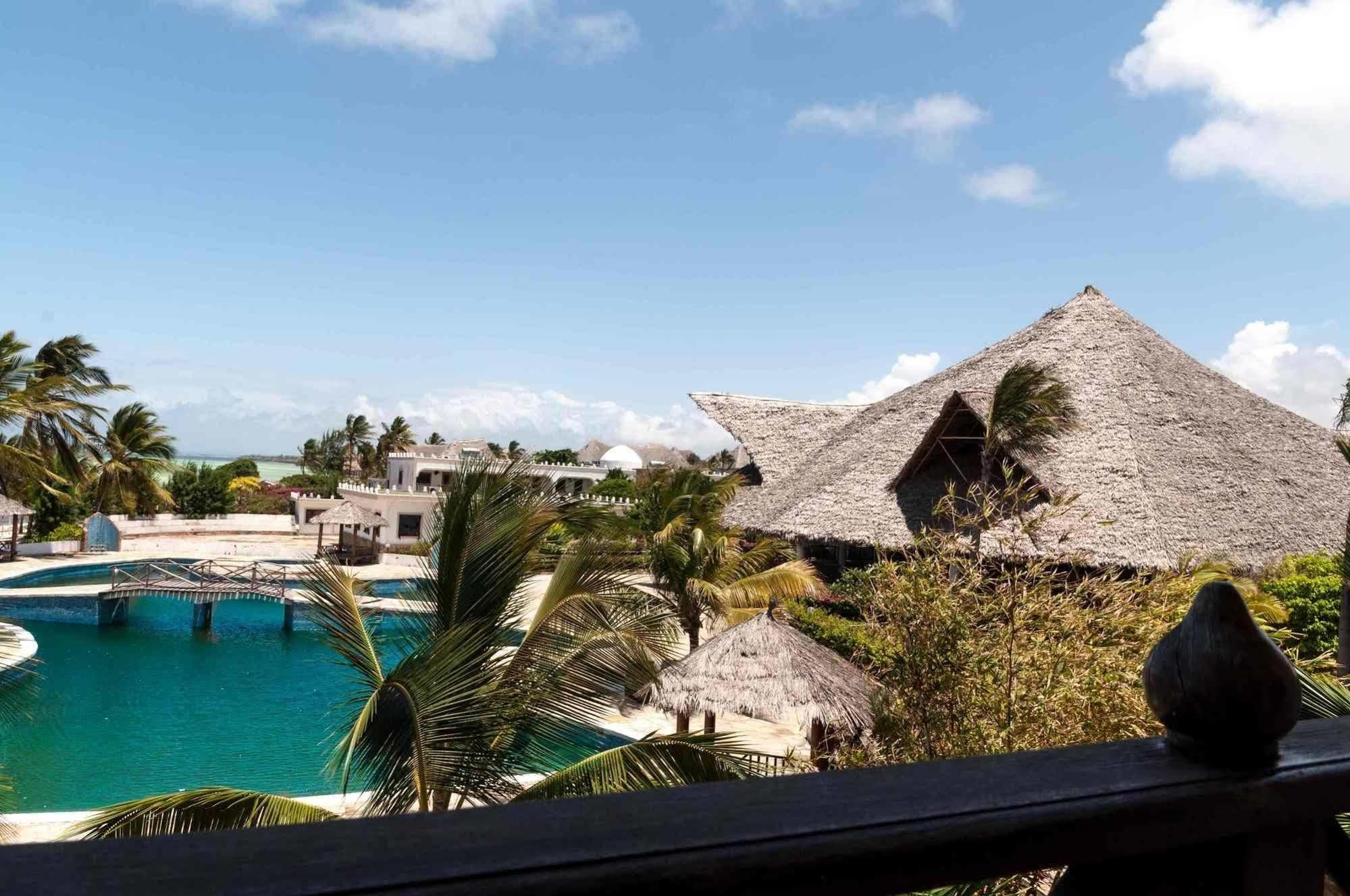 Twiga Beach Resort ワタム エクステリア 写真